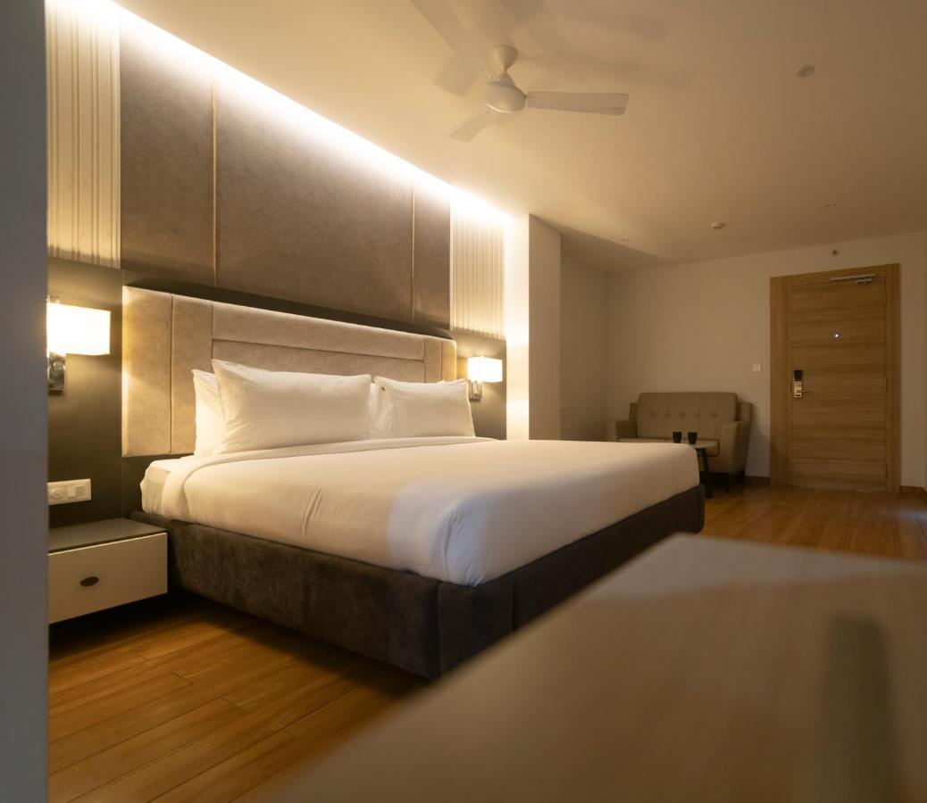 Northway Hotel Visakhapatnam Exterior foto